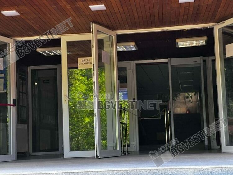 Заплаха за бомба евакуира Съдебната палата в Смолян, сигнали в цялата страна /галерия/