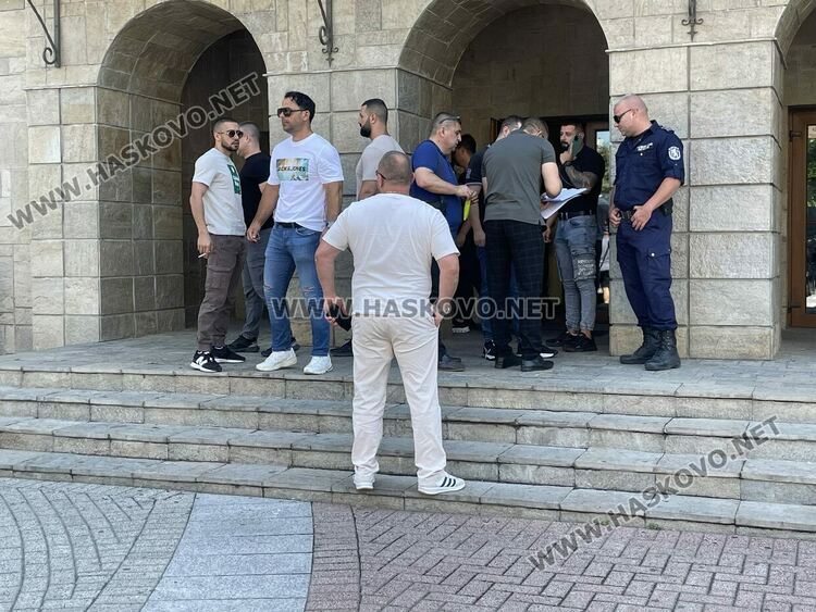Сигнали за бомби в Община Хасково и Прокуратурата
