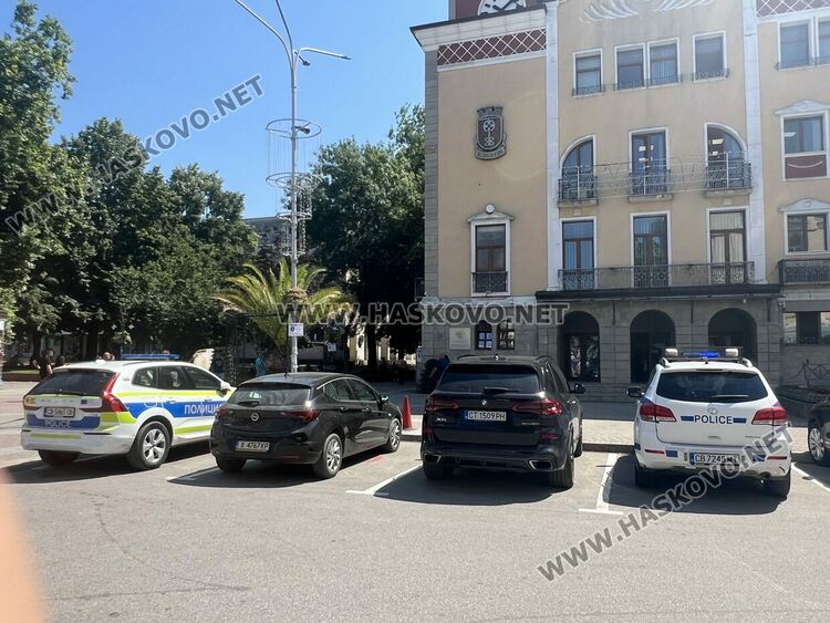 Сигнали за бомби в Община Хасково и Прокуратурата