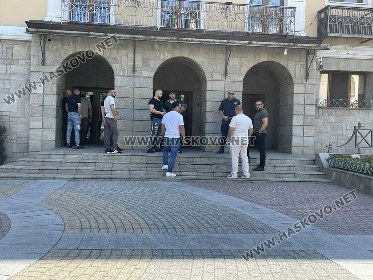 Сигнали за бомби в Община Хасково и Прокуратурата