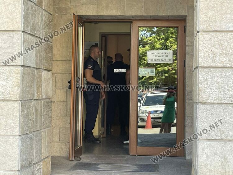 Сигнали за бомби в Община Хасково и Прокуратурата