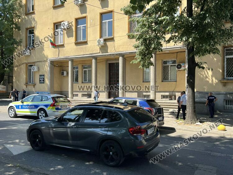 Нов фалшив сигнал за бомба вдигна на крак полицията в Хасково