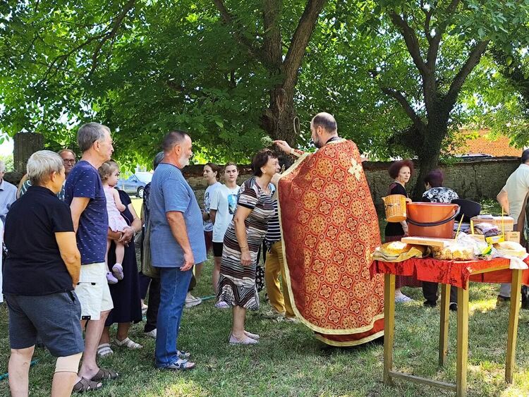 В с. Мандра почетоха света Неделя