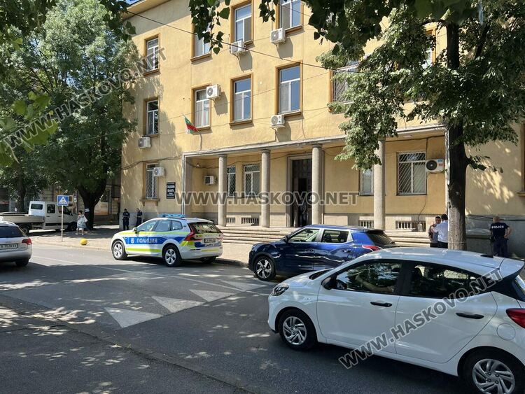 Нов фалшив сигнал за бомба вдигна на крак полицията в Хасково