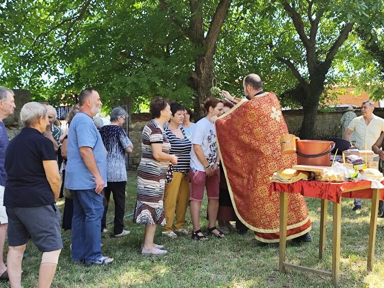 В с. Мандра почетоха света Неделя