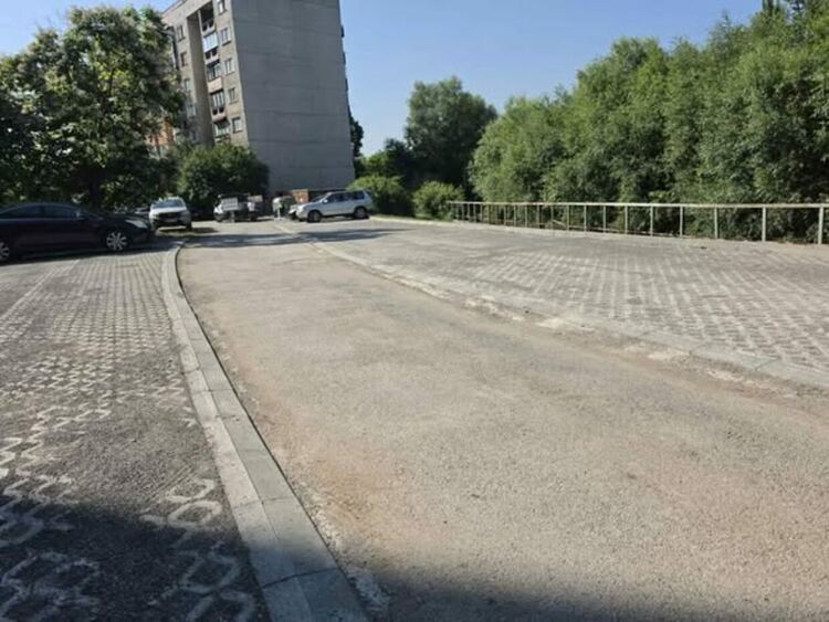 Продължава изграждането на нови места за паркиране в различни райони на Перник