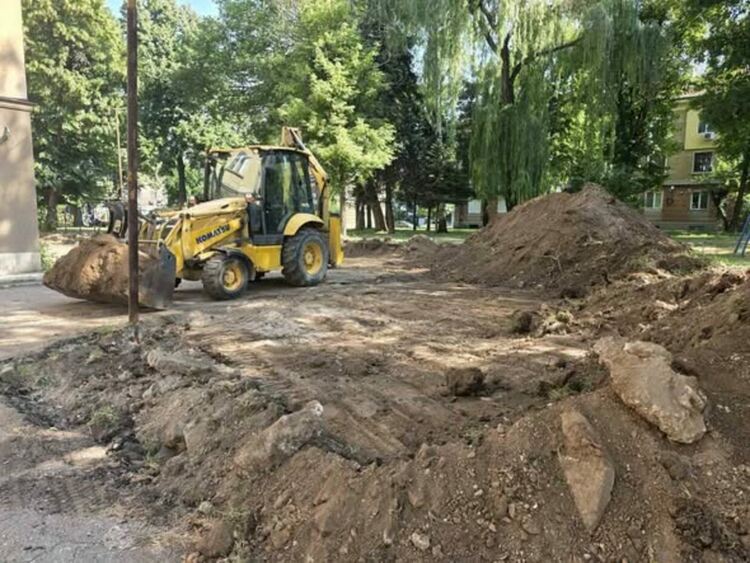 Продължава изграждането на нови места за паркиране в различни райони на Перник