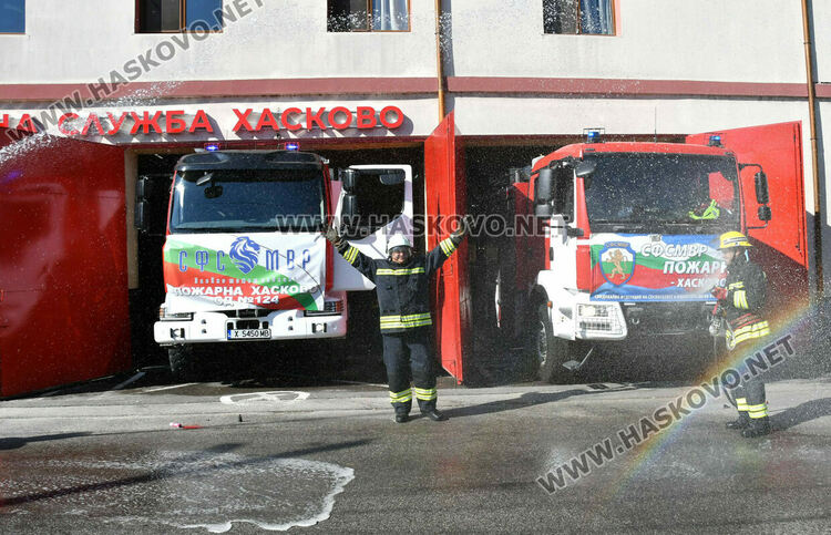 Пожарникарят Мехмед Бабаитов бе тържествено изпратен след 33 години служба