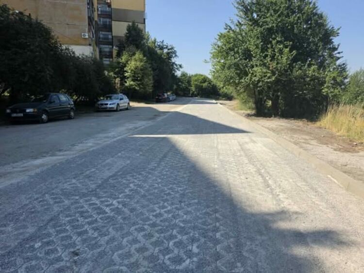 Продължава изграждането на нови места за паркиране в различни райони на Перник