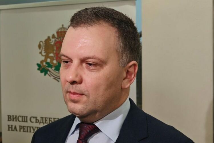 &bdquo;Искаме съдебната система да я направим от демократичен, а не от семеен тип&ldquo;, каза правосъдният министър Николай Надейнов 