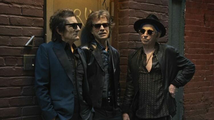 На звездно шоу с хореография с дронове Rolling Stones представиха &bdquo;Foreign Tongues&ldquo;