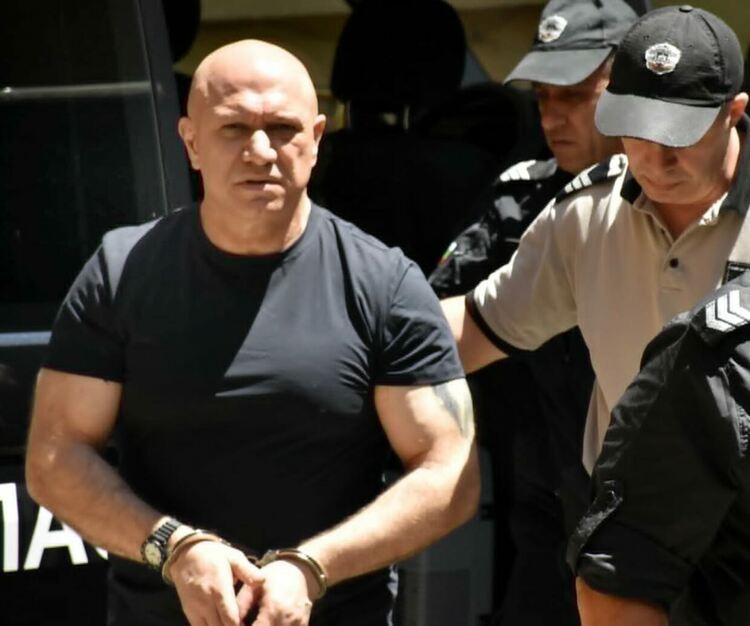 Остават 18 дни да обвинят Янко Полицая в опит за убийство или да го освободят