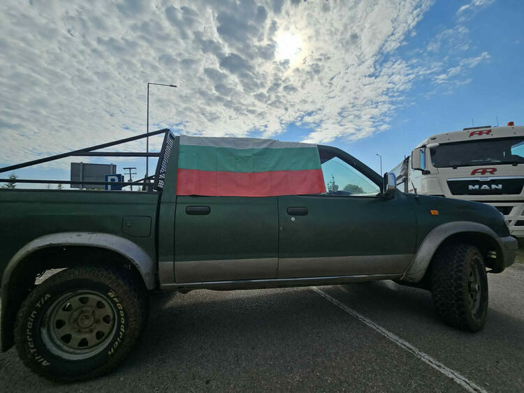 Земеделски протест затвори граничния преход "Ивайловград - Кипринос"