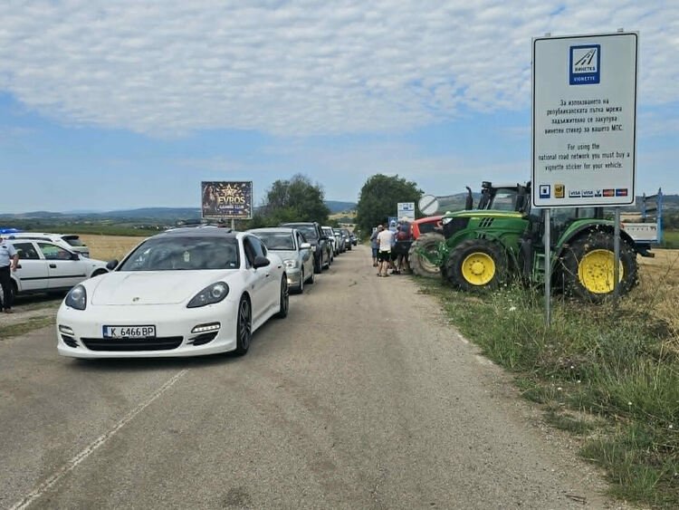 Земеделски протест затвори граничния преход "Ивайловград - Кипринос"