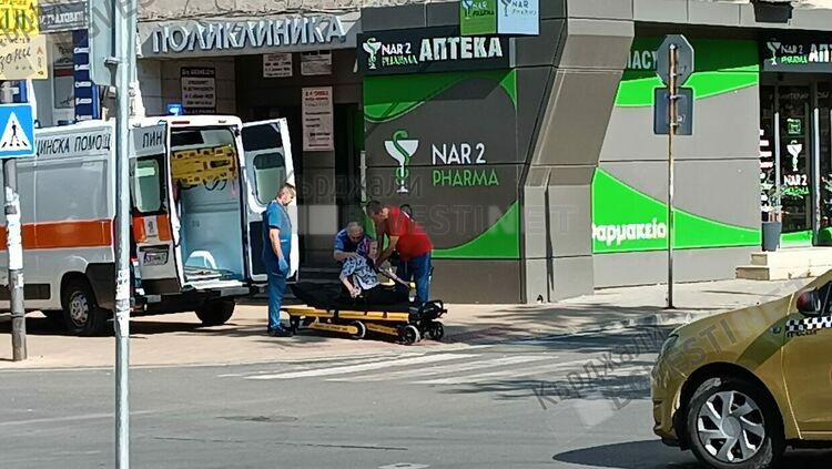 Две възрастни жени с инфаркти припаднаха в Кърджали,своевременно линейки ги транспортираха в болницата/снимки/