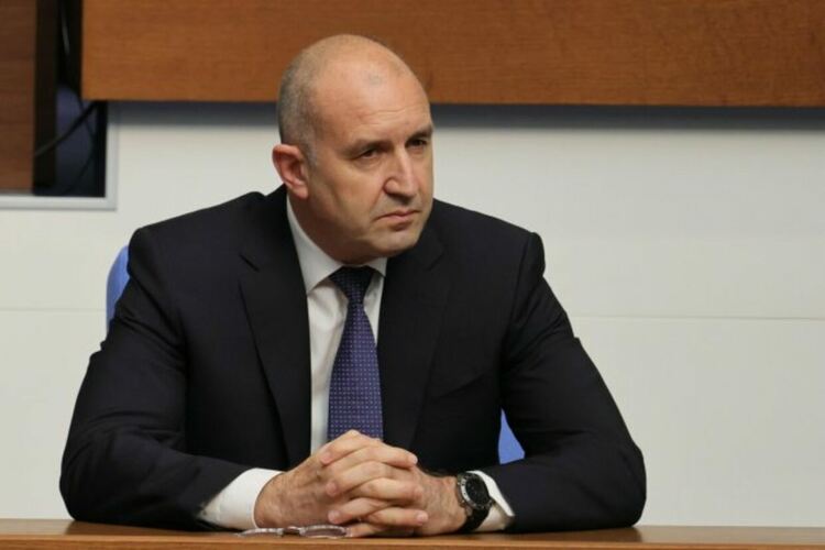 Ако смята да стабилизира бюджета, премиерът Румен Радев има да взима тежки решения, за които никой няма да го подкрепи - нито опозицията, нито обществото.