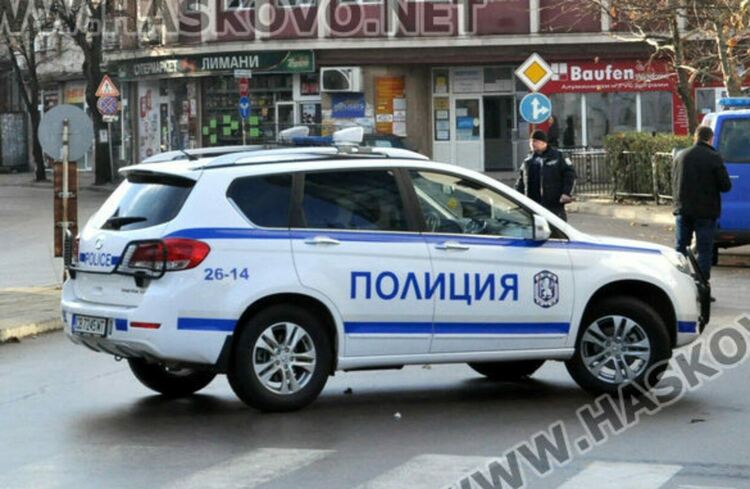 Хванаха пиян шофьор и двама крадци