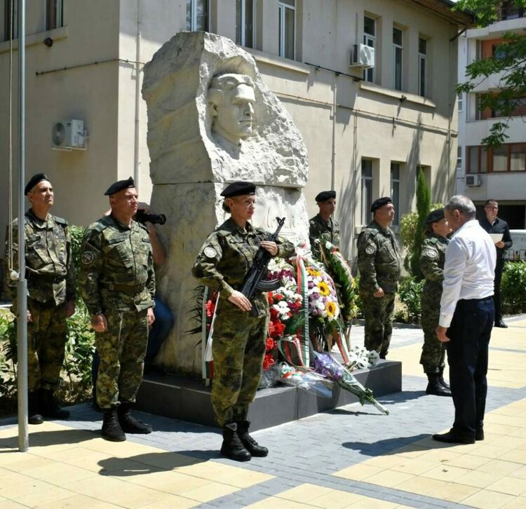 Асеновград почете паметта на Левски