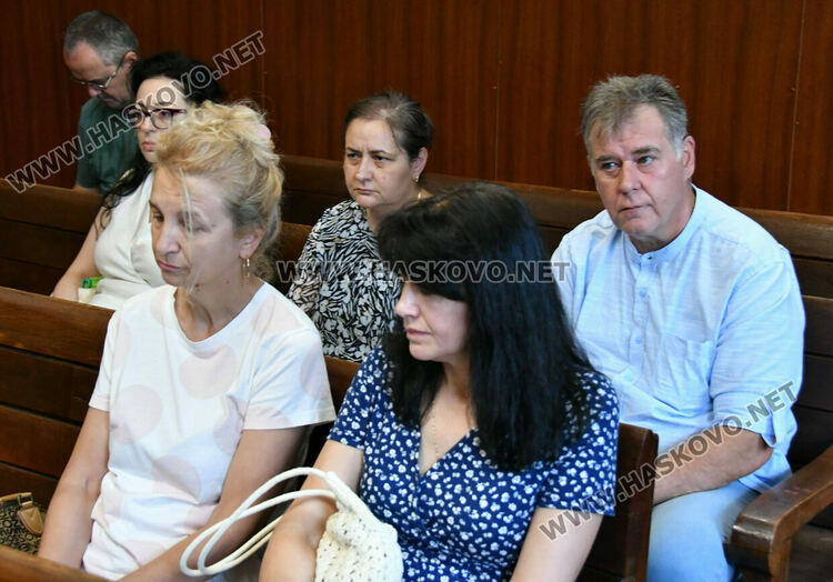 Директор, учители и психолог от ФСГ&ndash;Хасково с показания убитата Маги и обвиняемия Иван