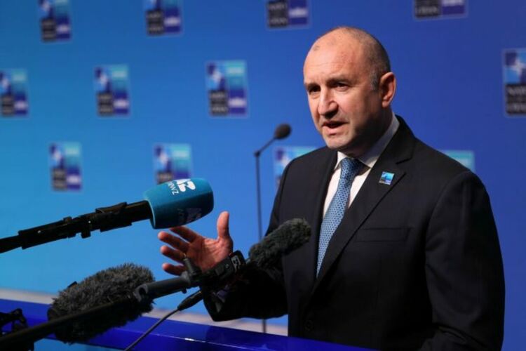 Радев вижда възможен &bdquo;тактически ядрен удар в Украйна&ldquo;, но не и подпис на външната му министърка