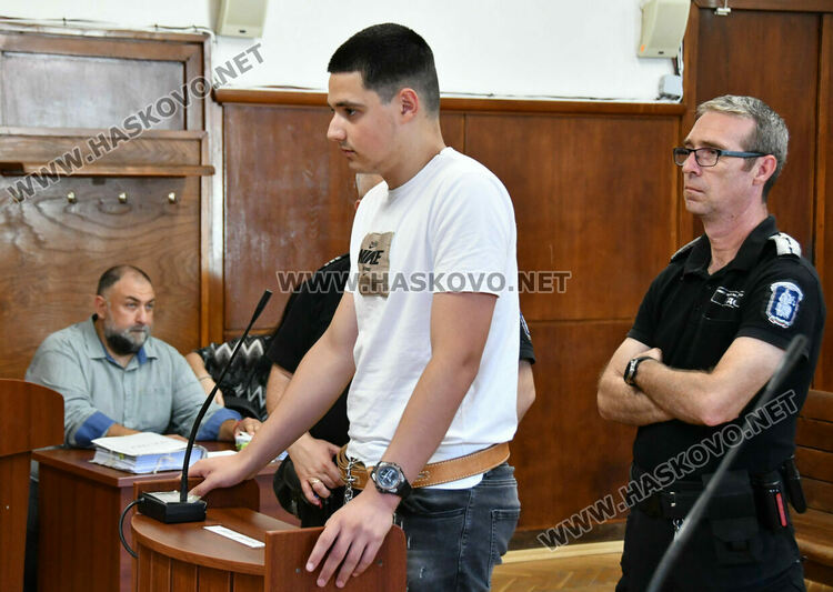 Директор, учители и психолог от ФСГ&ndash;Хасково с показания убитата Маги и обвиняемия Иван