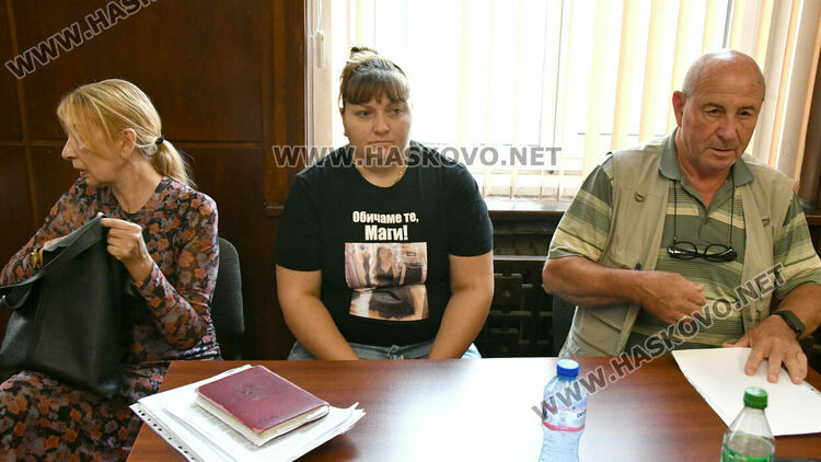 Директор, учители и психолог от ФСГ&ndash;Хасково с показания убитата Маги и обвиняемия Иван