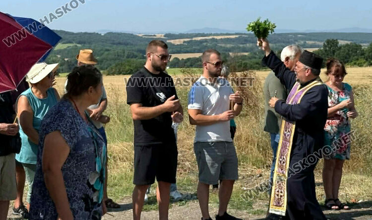 12 - метров кръст ще пази жителите на Подкрепа
