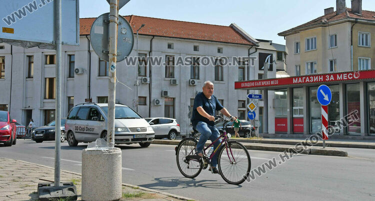 Засилен трафик заради ремонта на бул. &bdquo;България&ldquo; в Хасково 