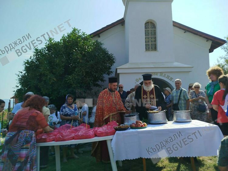 Десетки се стекоха в кърджалийското с.Опълченско на третия градски празник &bdquo;Илинден&ldquo;