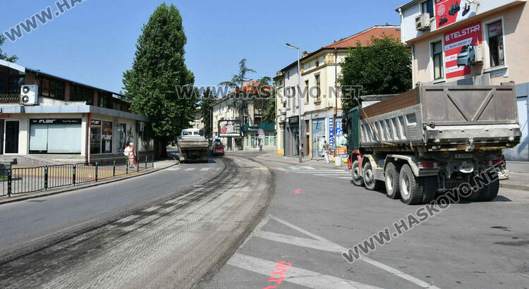 Засилен трафик заради ремонта на бул. &bdquo;България&ldquo; в Хасково 