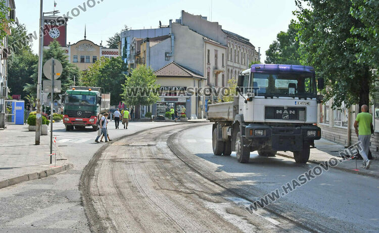 Засилен трафик заради ремонта на бул. &bdquo;България&ldquo; в Хасково 