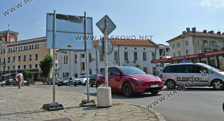 Засилен трафик заради ремонта на бул. &bdquo;България&ldquo; в Хасково 