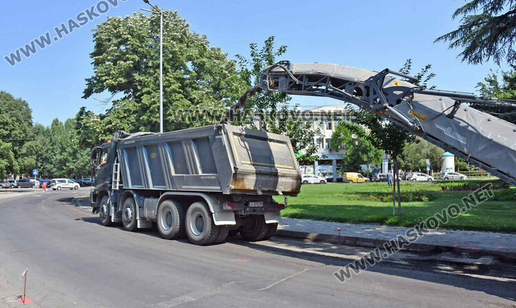 Засилен трафик заради ремонта на бул. &bdquo;България&ldquo; в Хасково 