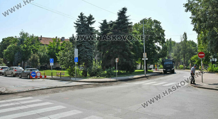 Засилен трафик заради ремонта на бул. &bdquo;България&ldquo; в Хасково 