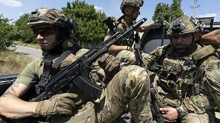 Украински войници на бойното поле