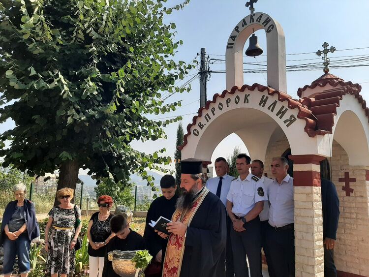 На Илинден областният управител Бисер Николов присъства на водосвет за здраве в параклиса &bdquo;Свети пророк Илия&ldquo; в Кърджали