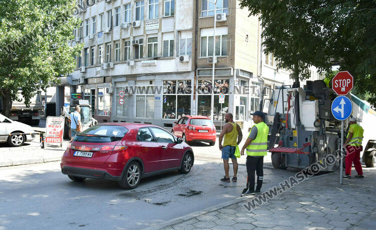 Граждани алармират за рискова организация на движението при ремонта на бул. &bdquo;България&ldquo; в Хасково