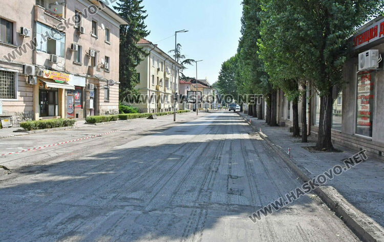 Граждани алармират за рискова организация на движението при ремонта на бул. &bdquo;България&ldquo; в Хасково