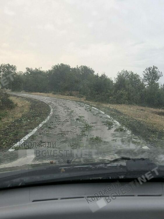 Градушка помля колите в джебелското село Плазище
