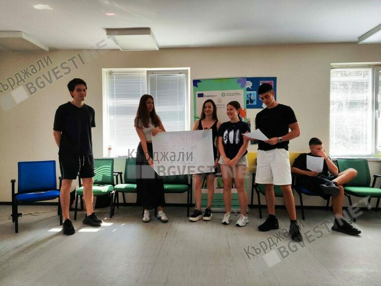 Втората група младежи от Кърджали завърши съдържанието на &bdquo;Младежка визия: Наръчник за бъдещето&ldquo;