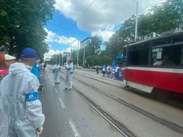 &bdquo;Производството на БЦЖ ваксина е спряно&ldquo;. Служители на &bdquo;Бул Био&ldquo; на протест срещу разсипването на дружеството