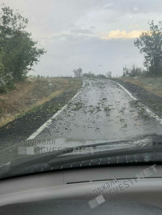 Градушка помля колите в джебелското село Плазище
