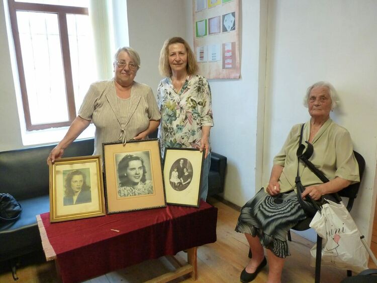Историческо богатство: Наследниците на Димана Данева дариха лични вещи и архиви на музея в Харманли