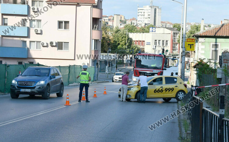 Водач на такси загина зад волана 