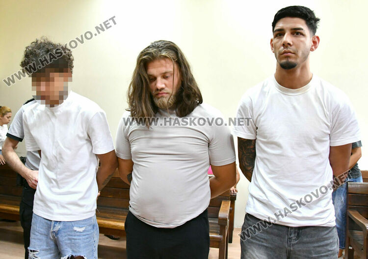 Оставиха в ареста побойниците от басейна на хотел &bdquo;Европа&ldquo;