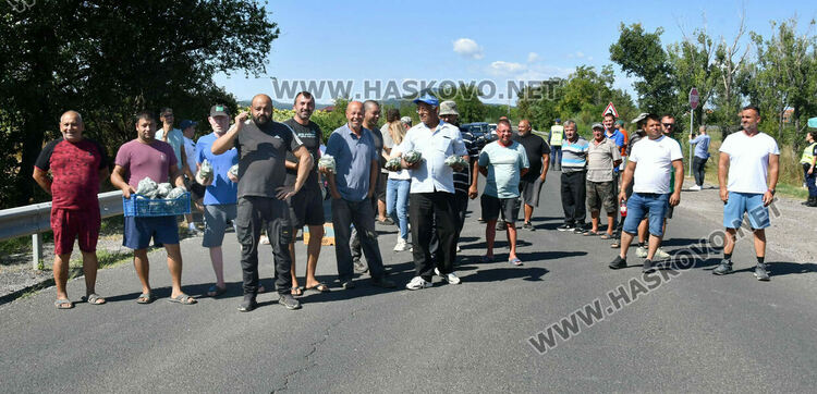 Протест на земеделци затвори пътя за &bdquo;Маказа&ldquo;