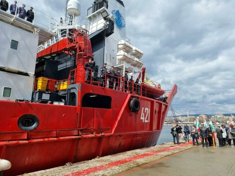 Научноизследователският кораб &bdquo;Св. св. Кирил и Методий&ldquo; отваря врати за посетители в Несебър