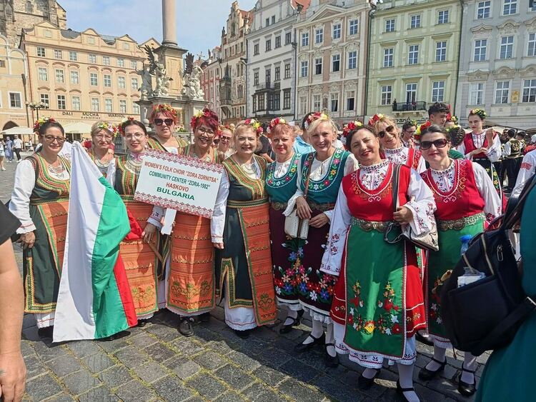 Хасковският хор &bdquo;Зора-Зорница&ldquo; завладя фестивал в Прага 