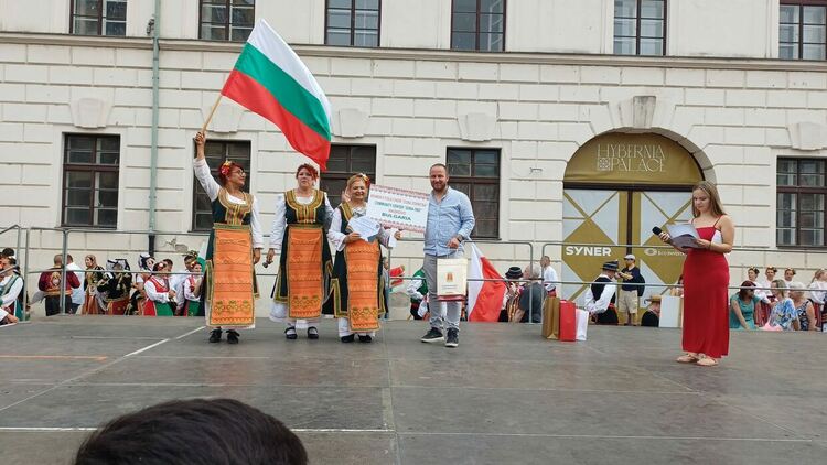 Хасковският хор &bdquo;Зора-Зорница&ldquo; завладя фестивал в Прага 