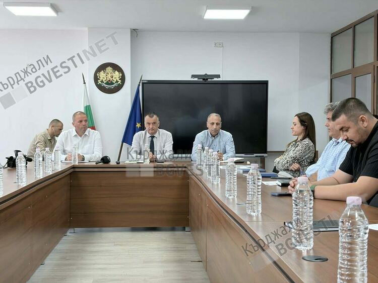 30 000 автомобила минават за денонощие през Кърджали,обсъждат разтоварването на трафика при колелото на Автогарата